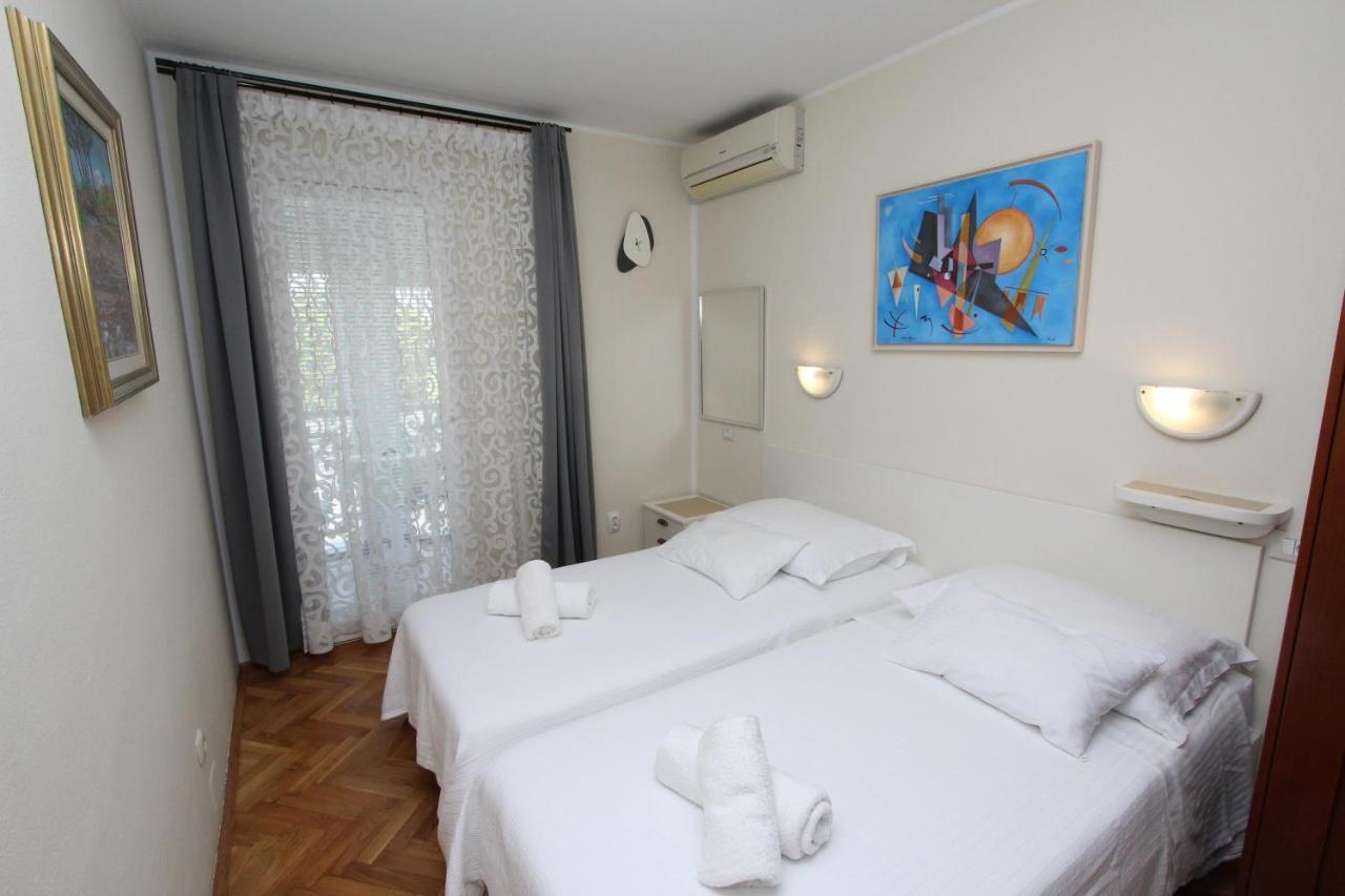 Room Roma Ровинь Экстерьер фото